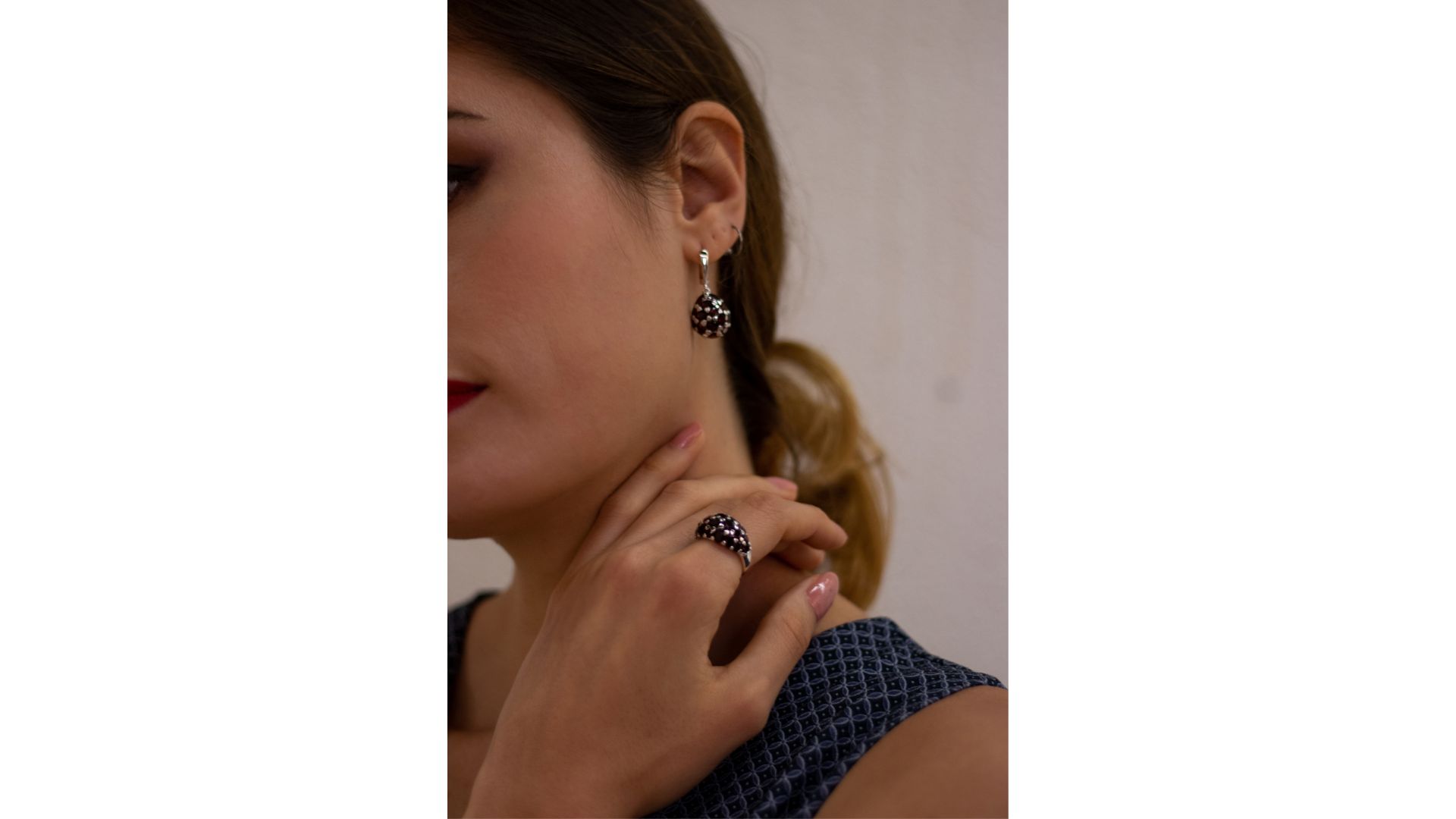 A person wearing a ring and earrings

AI-generated content may be incorrect.