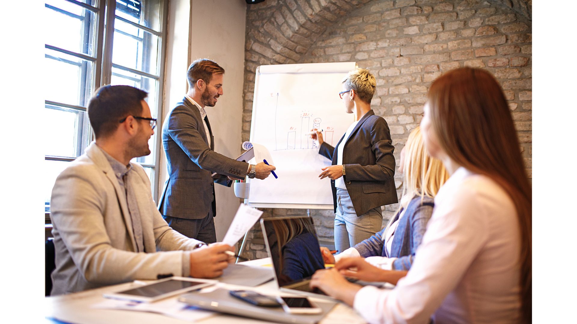 A group of people in a meeting

AI-generated content may be incorrect.