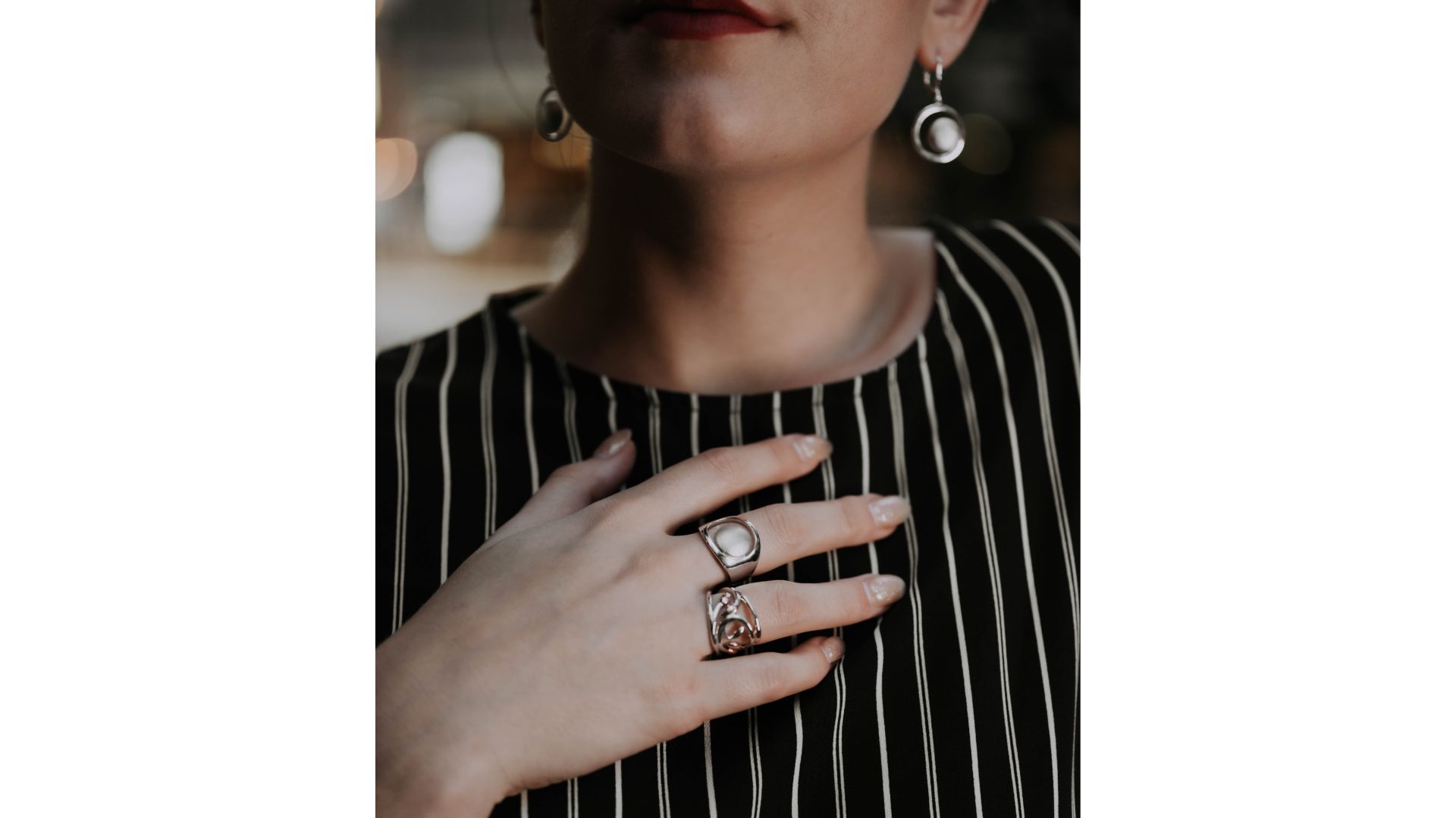 A person wearing a black and white striped dress

AI-generated content may be incorrect.
