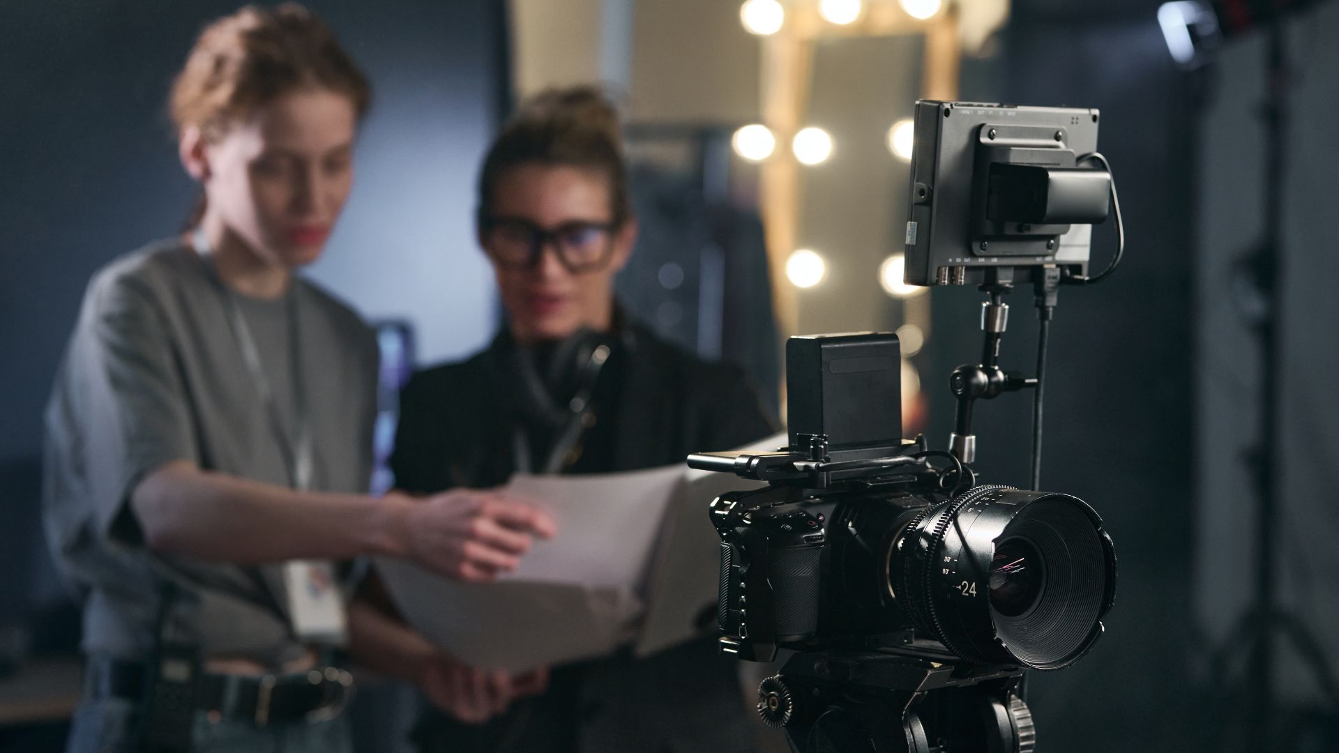 A person looking at a camera

AI-generated content may be incorrect.
