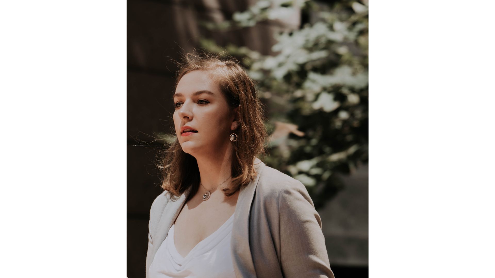 A person in a white shirt

AI-generated content may be incorrect.