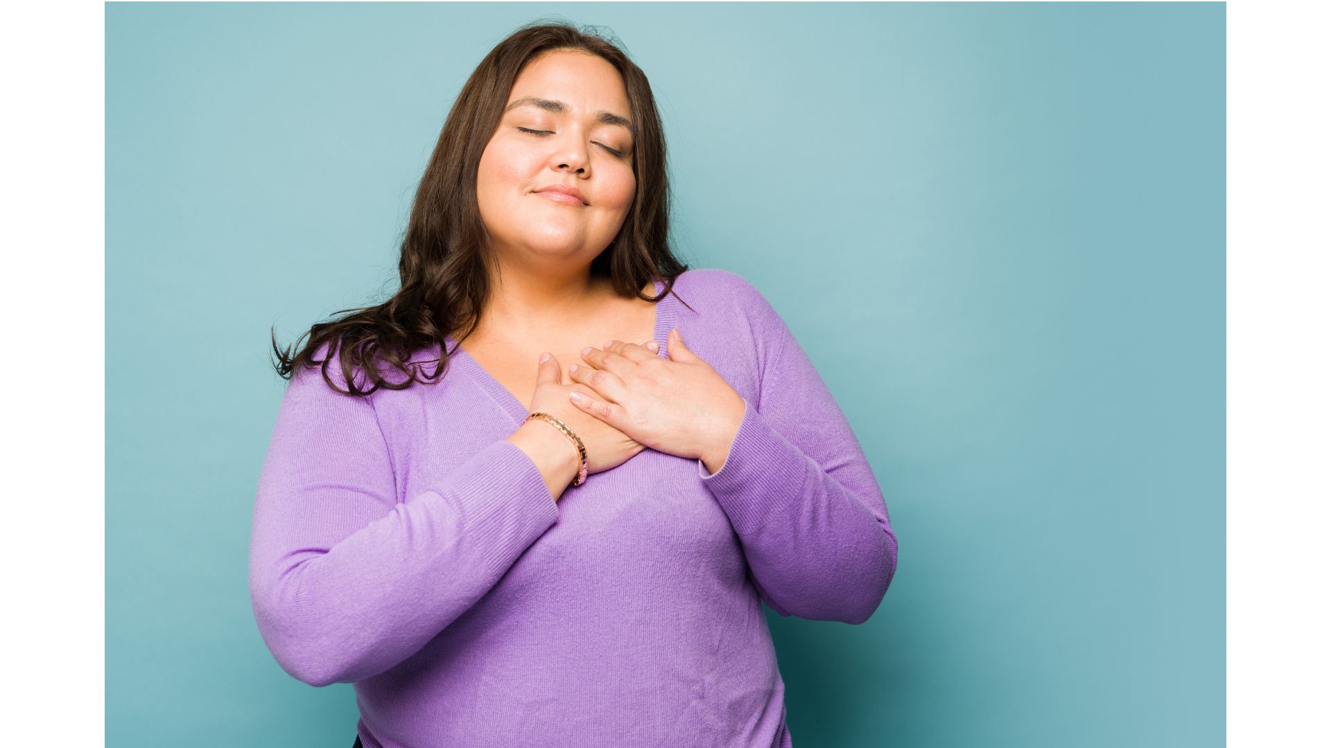 A person with her hands on her chestundefinedundefinedAI-generated content may be incorrect.