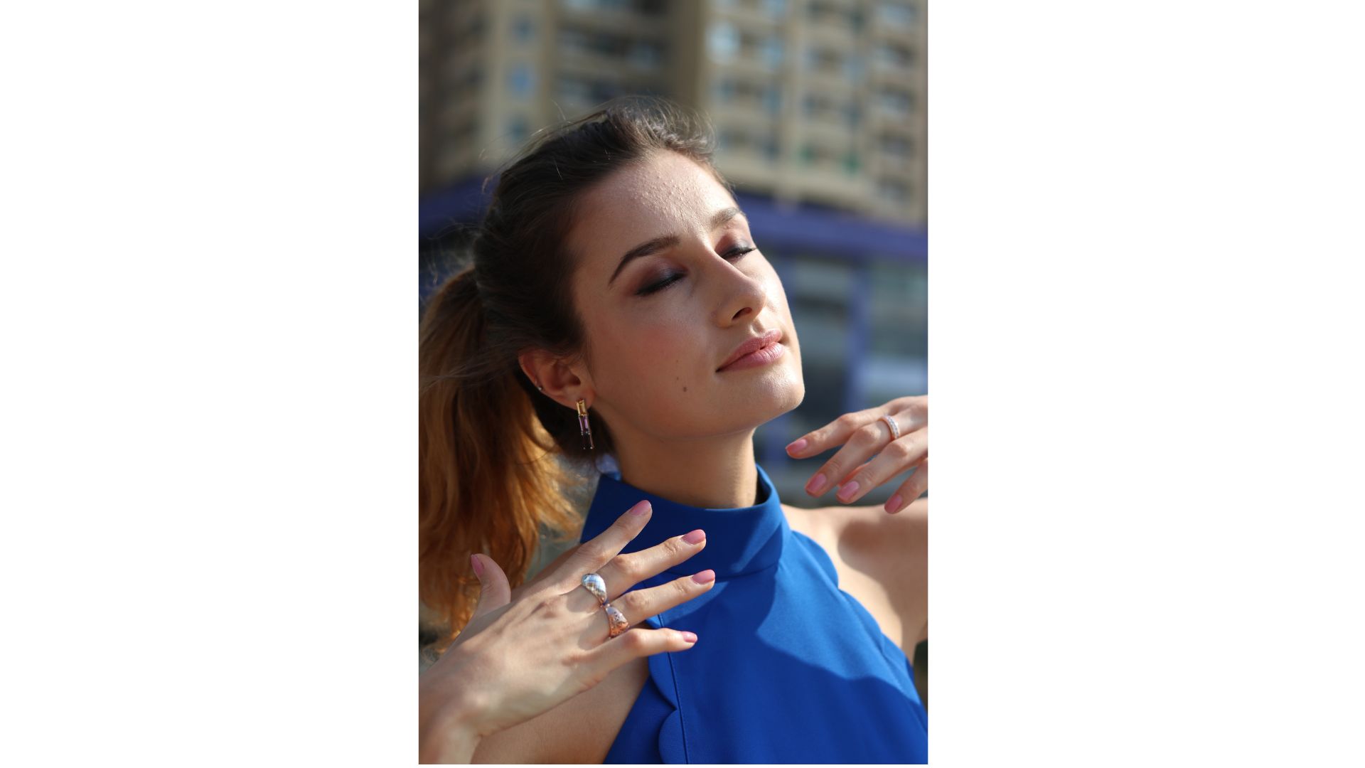 A person in a blue dress

AI-generated content may be incorrect.
