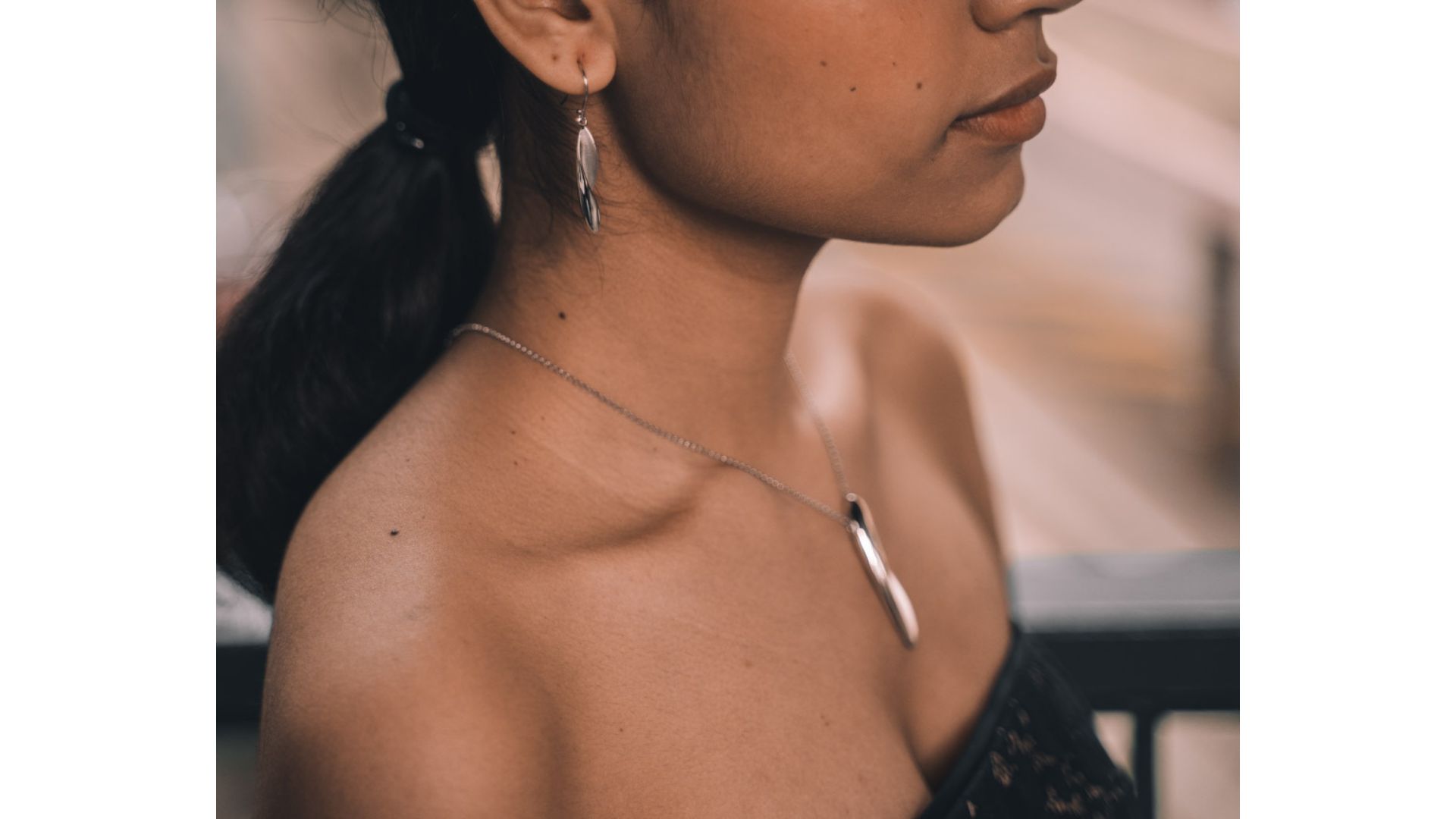 A close-up of a person's neck

Description automatically generated