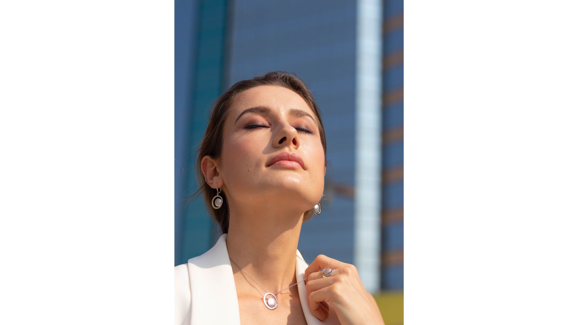 A person with eyes closed

AI-generated content may be incorrect.