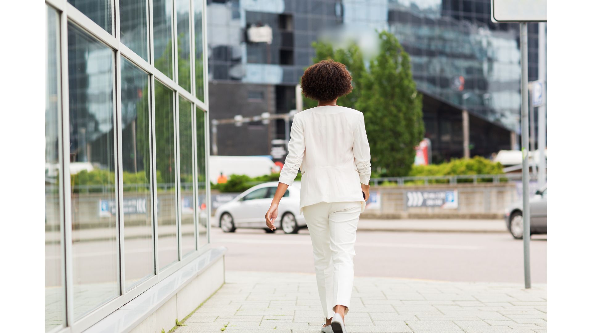 A person walking on the sidewalk

AI-generated content may be incorrect.