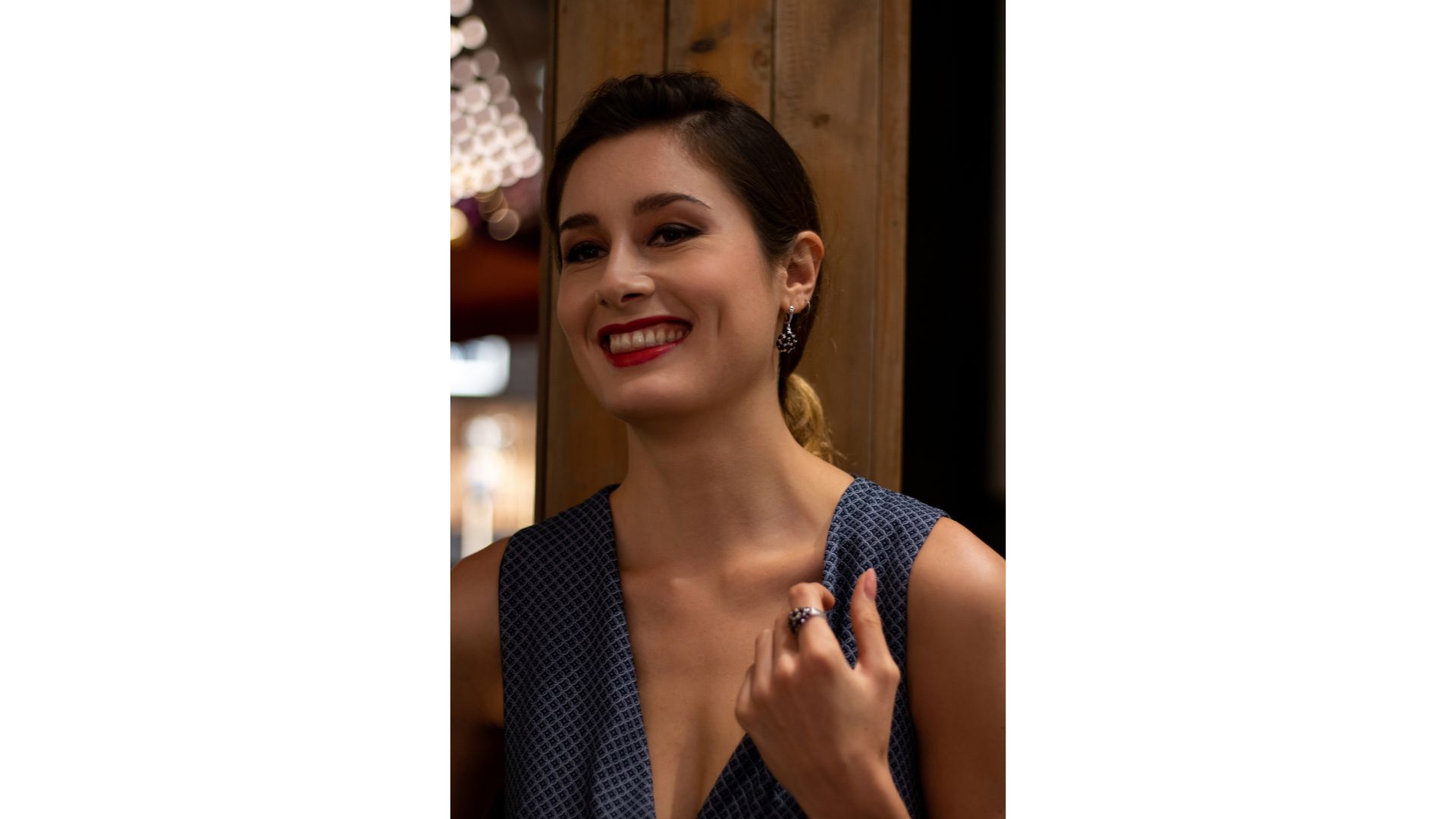 A person smiling at the camera

AI-generated content may be incorrect.