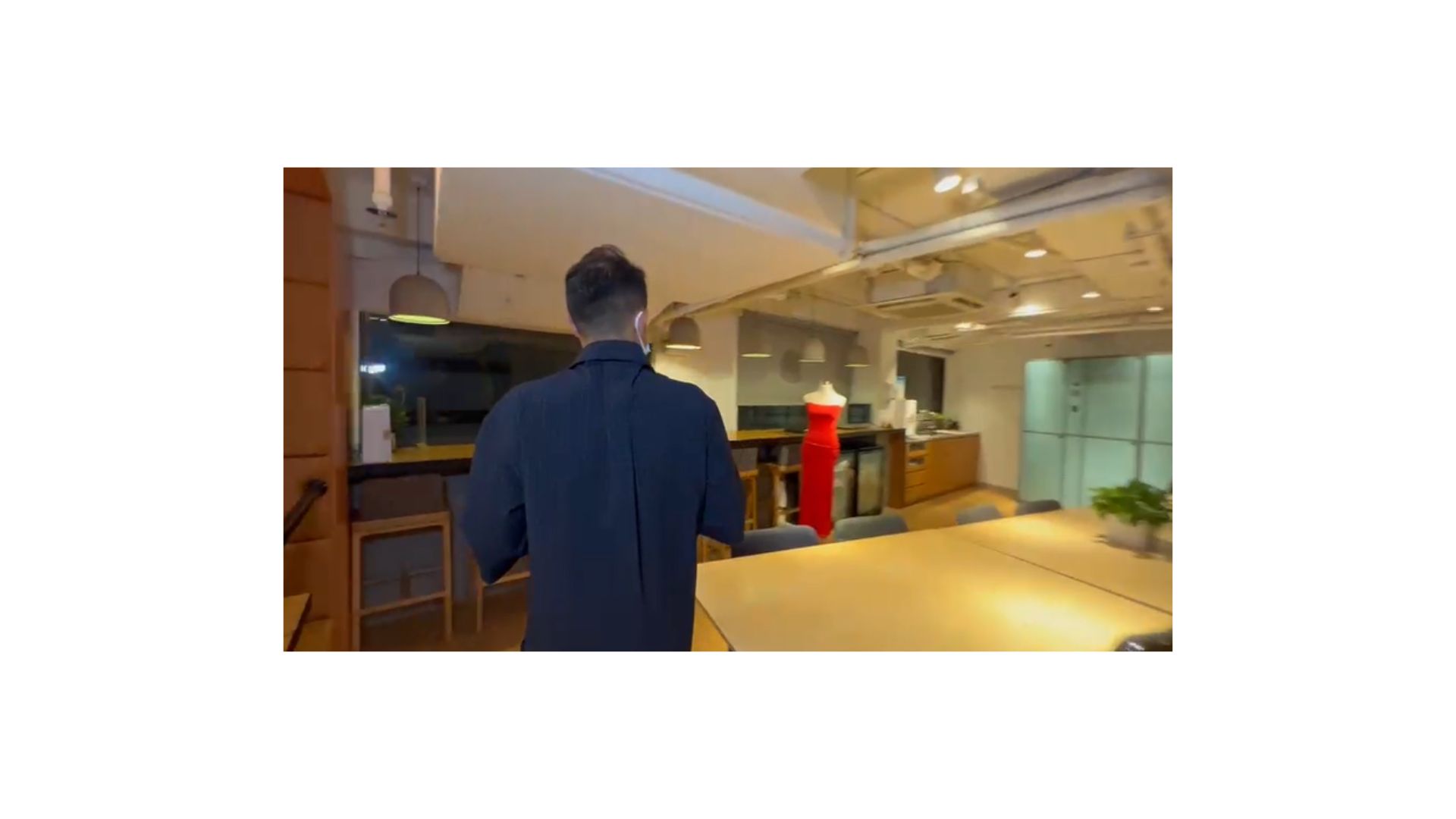 A person standing in a room
Description automatically generated