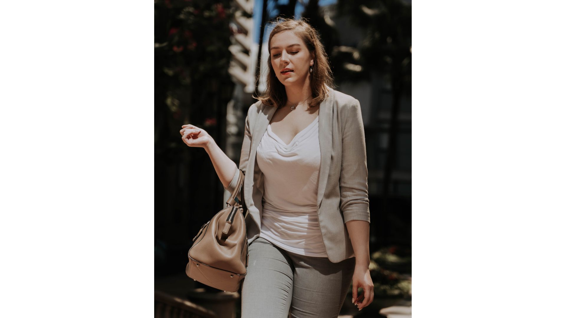 A person walking down a sidewalk

AI-generated content may be incorrect.