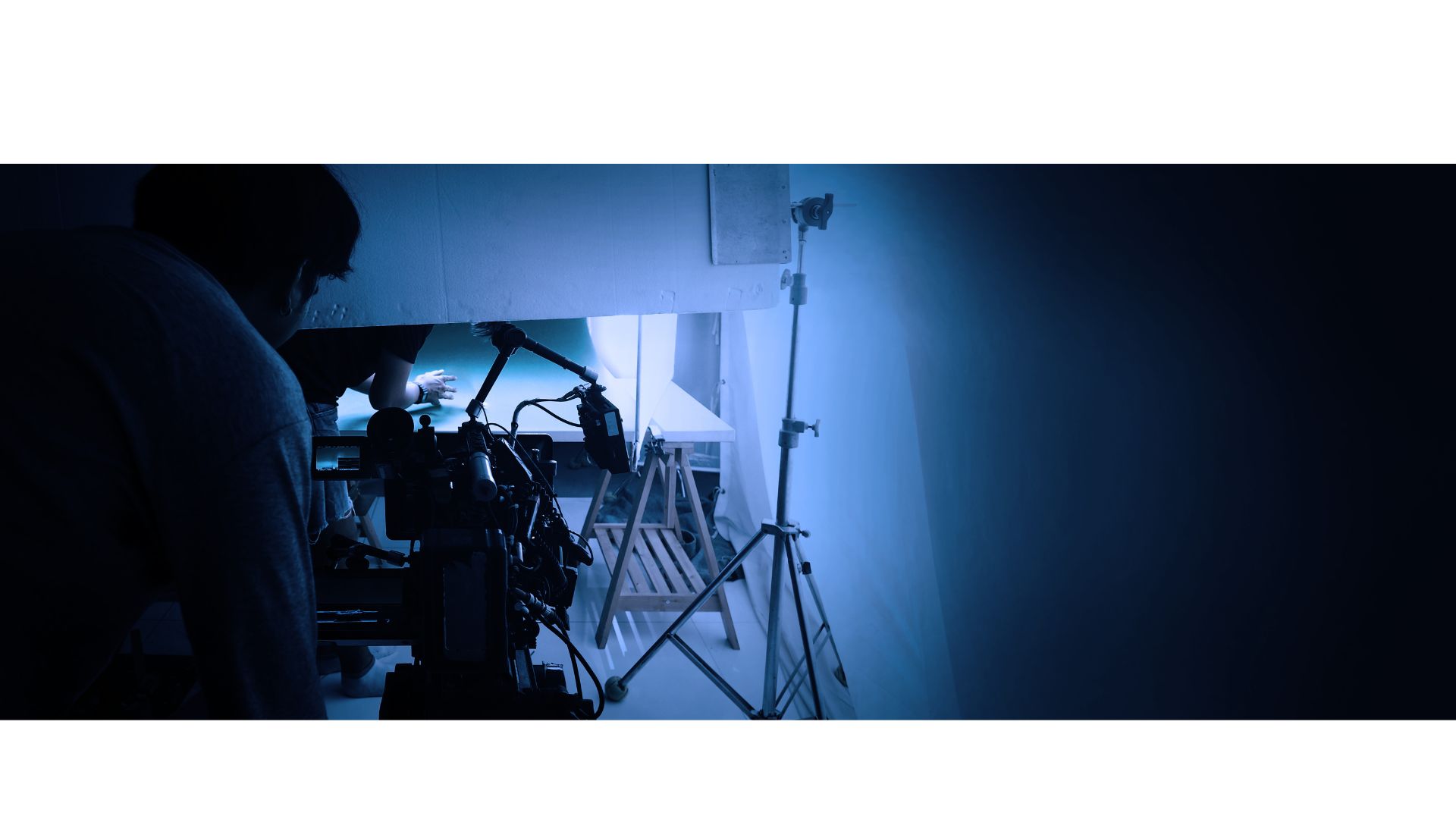 A camera and equipment in a photo studio

AI-generated content may be incorrect.