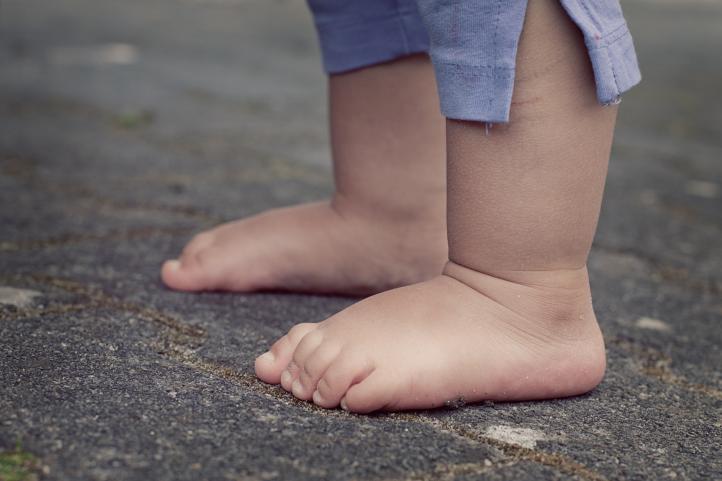 sand-shoe-girl-woman-feet-cute-summer-leg-model-spring-foot-sitting-small-child-human-fashion-baby-season-human-body-barefoot-footwear-beauty-toe-ten-small-child-part-of-the-body-children's-feet-sense-human-positi
