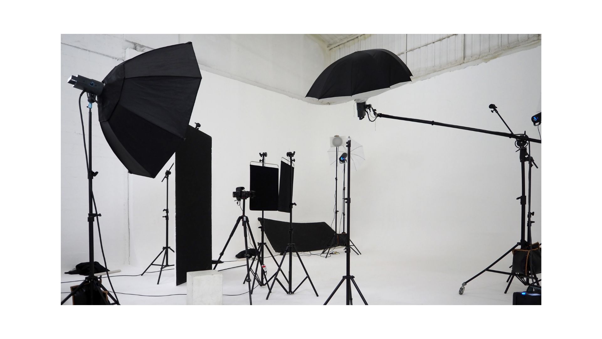 A photo studio with a camera and equipment
Description automatically generated with medium confidence